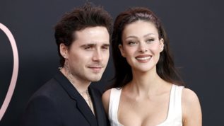 Γαμος Brooklyn Beckham | Μυστηριο γυρω απο το Valentino νυφικο που αντικατεστησε αυτο της Victoria