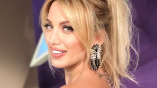 &quot;Χαλια η Κωνσταντινα Σπυροπουλου για την παρουσιαση του Super Idol. Απο που κι ως που;&quot;