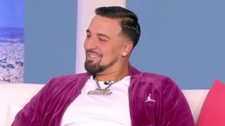 Gio Kay: "Ειναι καλο deal - Η συντροφος μου ειναι η κοπελα μου, ο manager μου, η γραμματεας μου"
