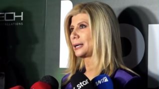 Συγκινει η Ζηνα Κουτσελινη: "Ενω στολιζα δεντρο ο πατερας μου λογω του αλκοολ το γκρεμιζε"