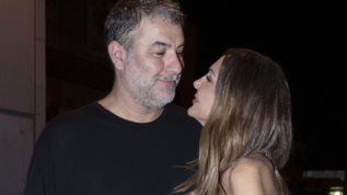 Δεσποινα Βανδη &amp; Βασιλης Μπισμπικης ποζαρουν ξανα full in love τη βραδια της πρεμιερας του