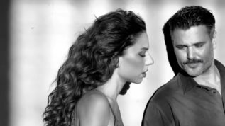 Ο Μιχαλης Λεβεντογιαννης στην επισημη φωτογραφιση με τη νεα πρωταγωνιστρια του &quot;Barcelona&quot;