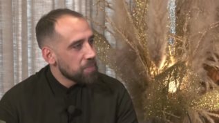 Βασιλης Πορφυρακης: "Στο κεφαλι της μητερας μου εμφανιστηκε ενας σταυρος 40 μερες πριν φυγει"