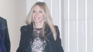 Μαριαννα Λατση | Με mini glam φορεμα σε κοσμικο gala και γοητευτικο συνοδο στο πλευρο της