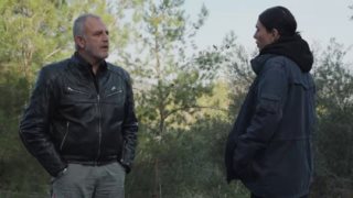 Η γη της Ελιάς |  Η Αντιγόνη επιστρατεύει κάθε αθέμιτο μέσο στη δίκη &amp; ο Στάθης όλο και χειροτερεύει!