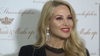 Αννίτα Ναθαναήλ: Η wtf δήλωση της ημέρας: «Ο άντρας μου έχει το πιο σύγχρονο κάθισμα τουαλέτας»