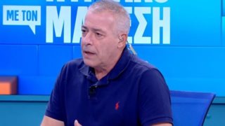 Νίκος Μάνεσης: "Δεν έκανα τα χατίρια και με έκανε ρόμπα στα social media"
