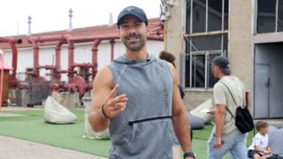 Σάκης Τανιμανίδης | Παίζει μπάσκετ με τον Σταύρο Σβήγκο στο πατρικό του στη Θεσσαλονίκη