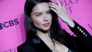 Adriana Lima: Αποφάσισε να εγκαταλείψει την καριέρα της στη Victoria&#39;s Secret;
