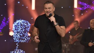 Δείτε αποκλειστικό απόσπασμα από την "Πρωτοχρονιά με τον Αντώνη Ρέμο και τη Ρούλα Κορομηλά"