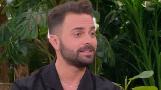 Ηλίας Βρεττός: "Βρίσκομαι εδώ εξαιτίας του Θεού - Ήρθα αγκαλιά με τον θάνατο"