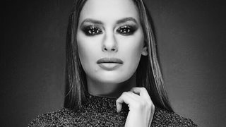 Η Ντόρα Μακρυγιάννη topless στην παραλία