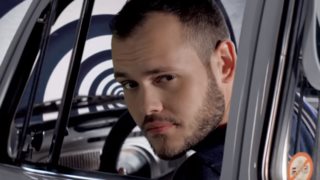 Γιώργος Ζιώρης: Ο νικητής του Voice διασκευάζει το «Είσαι παιδί μου πειρασμός» στα αγγλικά και το αποτέλεσμα είναι μοναδικό!