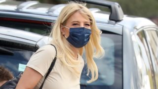 Η Φαίη Σκορδά με τον γιο της, Δημήτρη, στη Γλυφάδα