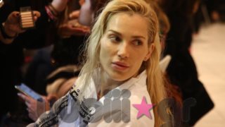 Βικτώρια Καρύδα: Επέστρεψε στις πασαρέλες λίγους μήνες μετά τη δολοφονία του συζύγου της | Όλες οι φωτογραφίες