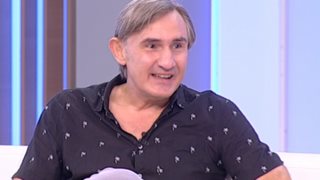 Άκης Σακελλαρίου: Το απολαυστικό βίντεο με χορό σε ρυθμούς &#39;80s