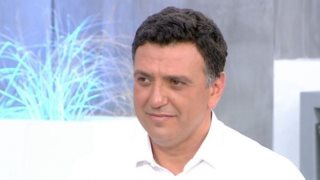 Ο Βασίλης Κικίλιας απαθανατίζει τον μικρό Παναγιώτη - Αντώνιο στις διακοπές τους στη Λέρο | Δείτε τη φωτογραφία