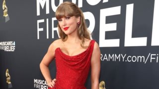 Τaylor Swift | Η εξαιρετικά προκλητική πόζα σε εξώφυλλο album, διχάζει τους θαυμαστές της