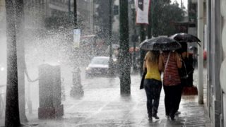 Καιρός: Νέο έκτακτο δελτίο με βροχές, καταιγίδες και χαλάζι σε όλη τη χώρα - Η εξέλιξη στην Αττική