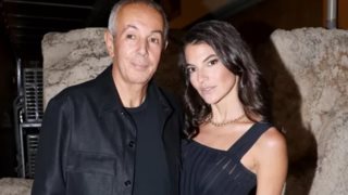 Η Δήμητρα Κούστα με λευκό δαντελένιο πέπλο και Dolce &amp; Gabbana φόρεμα στη βάφτιση του γιου της στο Κάπρι