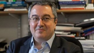 Κορονοϊός: Μόσιαλος: «Μηδενική ανοχή σε ψεκασμένες ‘θεωρίες’ - Να μη φτάσουμε σε δεύτερο κύμα λόγω ανευθυνότητας»