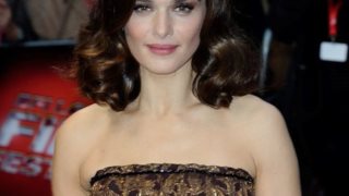 Rachel Weisz: Η καλοκαιρινή εμφάνιση στον 6ο μήνα της εγκυμοσύνης της