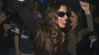 Aide-mémoire | Η Μαρίνα Σάττι επαναπροσδιορίζει το hit σήμερα &amp; ο Γιώργος Παπαδάκης περνά στην ιστορία του χθες