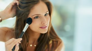 Φάκελος ρουζ : Ο σωστός τρόπος να φορέσεις το ρουζ ανάλογα με το σχήμα του προσώπου σου
