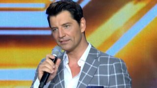 Σάκης Ρουβάς: Σε ρόλο σεφ φτιάχνει πίτσα μπροστά στην κάμερα!