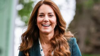 Kate Middleton | Ο τρυφερός συμβολισμός πίσω από το κολιέ που φόρεσε στην περιοδεία της