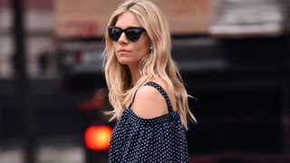 Sienna Miller: Φόρεσε το ωραιότερο slip dress του καλοκαιριού
