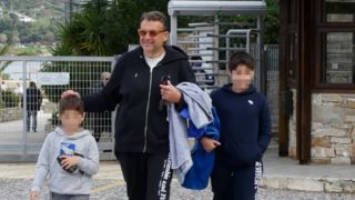 Ο Γιώργος Λιάγκας είναι αχώριστος από τους γιους του