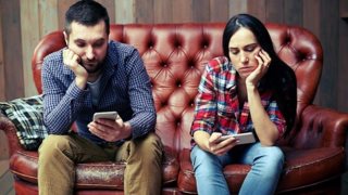 Μήπως η σχέση σου δεν αντέχει μέχρι τις γιορτές;: Πώς μπορείς να τις αντιμετωπίσεις
