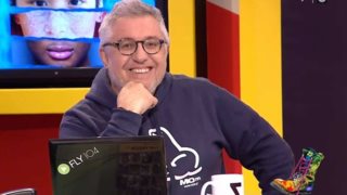 Στάθης Παναγιωτόπουλος: Παραδόθηκε ο τηλεπαρουσιαστής - Φύλλο και φτερό το σπίτι του από την ΕΛ.ΑΣ