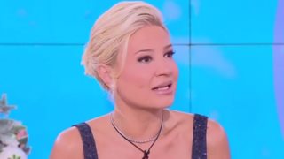 Φαίη Σκορδά: "Εχουν το ωραιότερο παιδάκι στην Ελλάδα - Σας ακολουθώ μόνο για να βλέπω τον γιο σας"