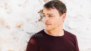 Νίκος Μίχας: Μιλά πρώτη φορά για τον γάμο του &amp; το παιδί που περιμένει η σύζυγός του!