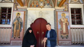 Διπλή δόση &quot;Πρωταγωνιστών&quot; τη Μεγάλη Εβδομάδα | Ο Σταύρος Θεοδωράκης στα μοναστήρια-κάστρα της Ελλάδας