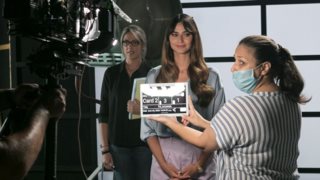 Ηλιάνα Παπαγεωργίου: Τι φόρεσε στο teaser video της εκπομπής της; Τα πιο hot χρώματα της σεζόν &amp; τα πανάκριβα πέδιλα