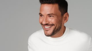 O Κώστας Τσουρός κάνει πρεμιέρα στο MEGA