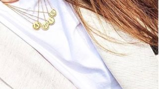 Αυτό είναι το αξεσουάρ που θα βρεις στο κομοδίνο της κάθε fashion editor
: Μπορεί να το έχεις ήδη
