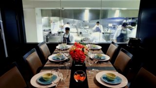 Ποια είναι τα ψυχολογικά τρικ που χρησιμοποιούν τα ακριβά εστιατόρια στους πελάτες
: Τα μεγάλα μυστικά πίσω από το design εστιατορίων.
