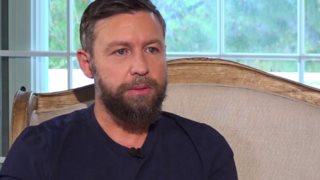 Γιάννης Βαρδής: Η συγκινητική εξομολόγηση για τη μάχη του μπαμπά του με τον καρκίνο, τη μεγάλη κόντρα μεταξύ τους &amp; τις άγνωστες πτυχές της σχέσης τους