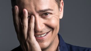 Αντώνης Σρόιτερ: Επιστρέφει στην «Αυτοψία»: Η επίσημη ανακοίνωση του Alpha για την πρεμιέρα