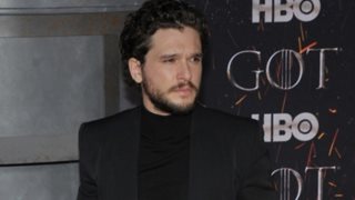 Hollywood Report: Η εμφάνιση της Katie Holmes στην Ελλάδα και οι εντυπωσιακοί David &amp; Brooklyn Beckham