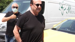 Λευτέρης Πανταζής | Φωτογραφίζεται με τον Μάριο Καπότση και το μετάλλιο