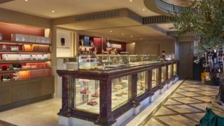 Το ανακαινισμένο GB Corner Gifts &amp; Flavors άνοιξε τις πόρτες του : Όσα θα βρεις στην ιστορική γωνία του ξενοδοχείου Μεγάλη Βρεταννία