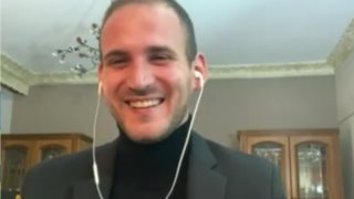 Παναγιώτης Αντωνόπουλος: Πρώτη επίσημη στους «Κουκου» | «Δεν μετανιώνω τίποτα. Αυτό το ειρωνικό το έχω εκ γενετής»