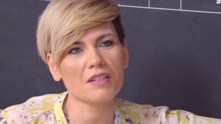 Μάγκυ Ταμπακάκη: &quot;Ήμουν η χοντρή της τάξης. Με έλεγαν γουρουνοκέφαλη, παχύδερμο&quot;