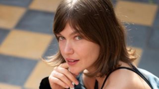 Κλέλια Ανδριολάτου | Ο έξυπνος τρόπος που υιοθέτησε την τάση του καλοκαιριού στο βραδινό look της