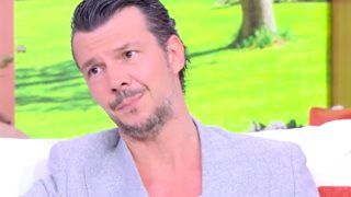 "Έσπασε" ο Ιωάννης Παπαζήσης μιλώντας για τον Μανούσο Μανουσάκη: "Σηκώθηκα, τον αγκάλιασα και μου είπε στο αυτί..."